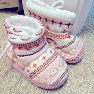 6-9M Adorable Baby Booties with soft sole
